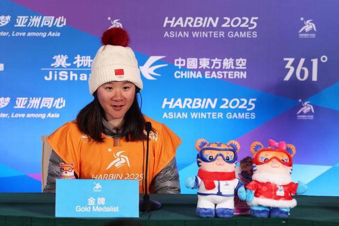 齐鲁早报亚冬会首日中国队夺8金8银4铜；《哪吒2》打破好莱坞影片垄断(图14)