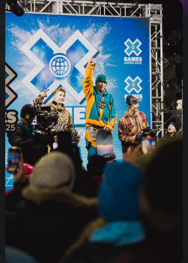 强势夺冠！创造历史！00后单板滑雪新王牌出炉苏翊鸣压力来了(图2)