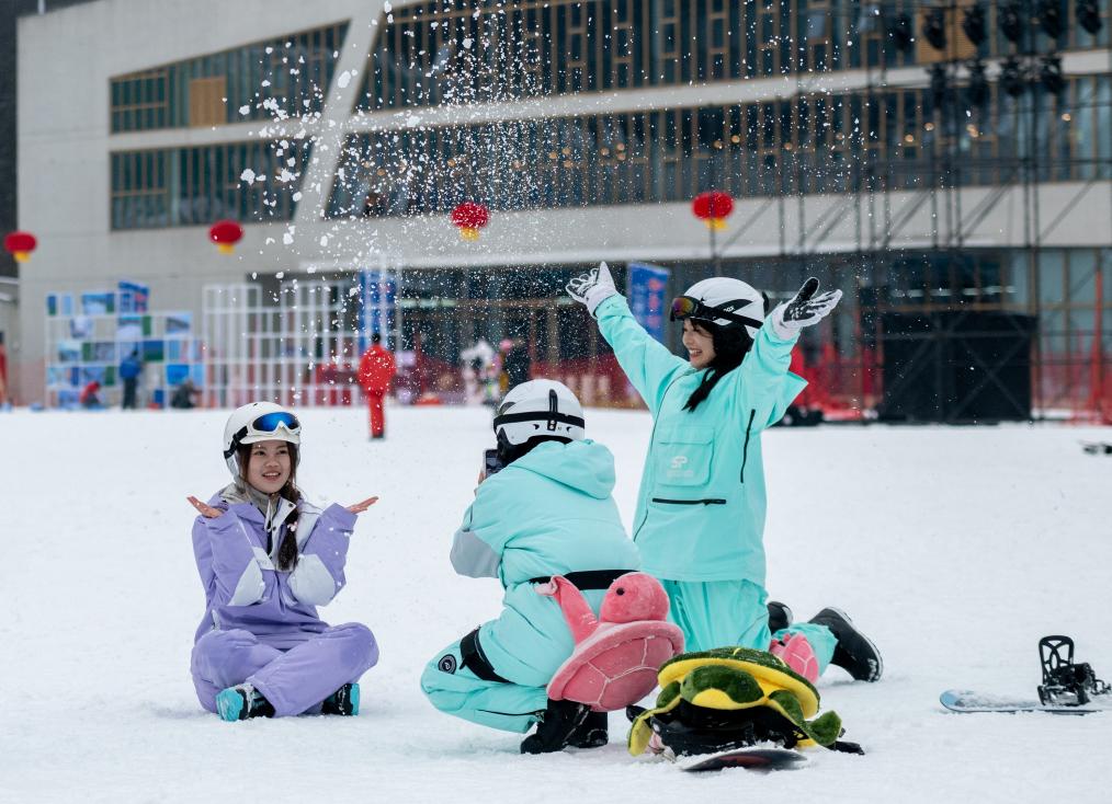 南国热雪——“鄂完美体育网站西屋脊”拥抱冰雪热(图3)