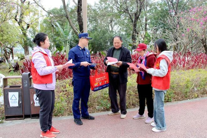平安欢喜过年消防伴您身边贵港：“返家乡”大学生消防志愿服务在行动！完美体育(图1)