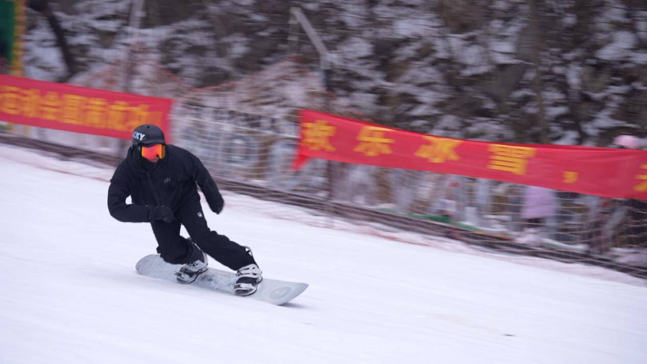 完美体育网站“雪脉”觉醒畅享冬日激情(图5)