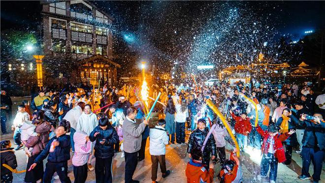 强化文商旅融合托举霍山冰雪经济(图2)