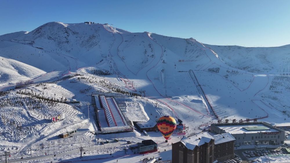 新春走基层在人类滑雪起源地上“最幸福的体育课”(图2)