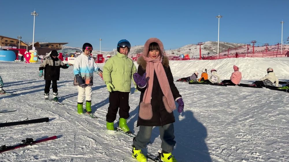 新春走基层在人类滑雪起源地上“最幸福的体育课”(图4)