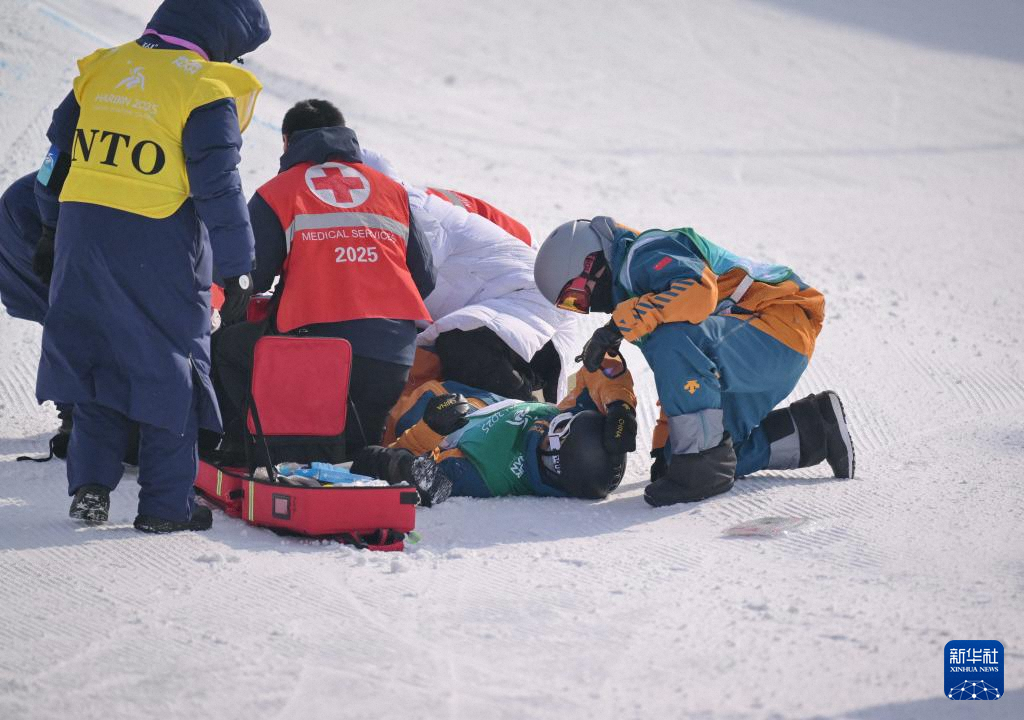 亚冬会｜单板滑雪——男子U型场地技巧预赛赛况(图11)