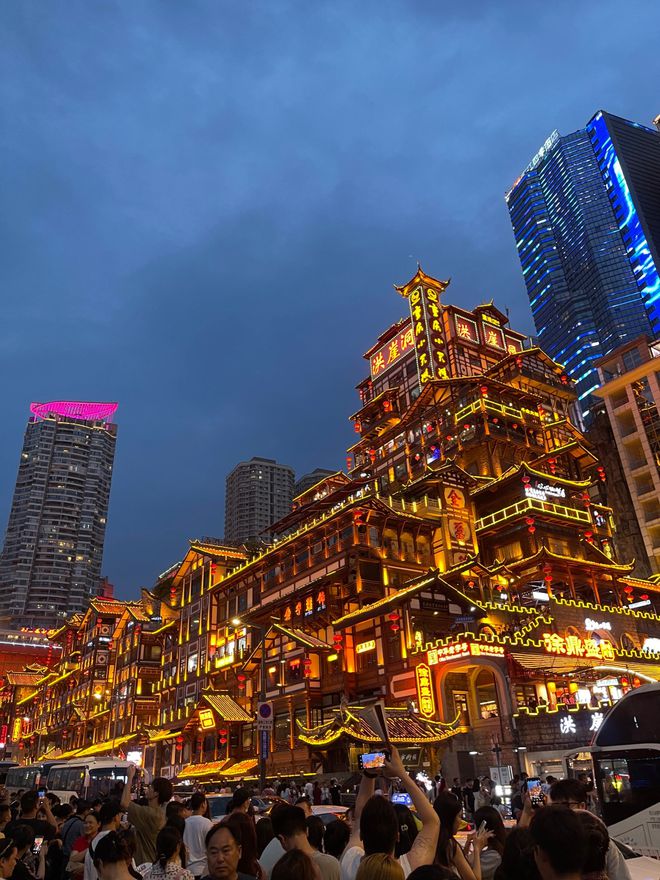昆明到重庆三天两晚旅游路线晚旅攻略(图1)