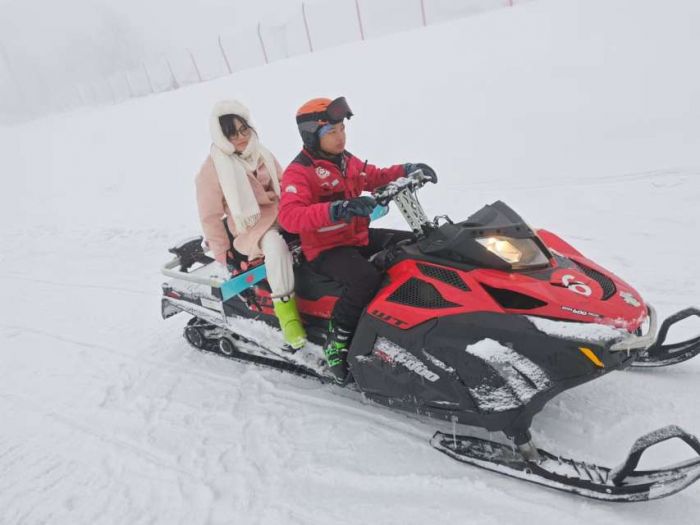 就业创业看四川丨滑雪巡救员梁钊明驰骋雪场的“安全卫士”(图4)