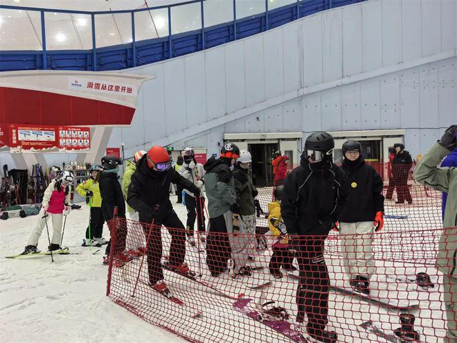 冰雪消融“热雪”更热！丨哈尔滨室内滑雪场引全国雪友春季“追雪”(图3)