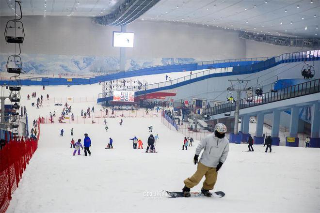冰雪消融“热雪”更热！丨哈尔滨室内滑雪场引全国雪友春季“追雪”(图1)