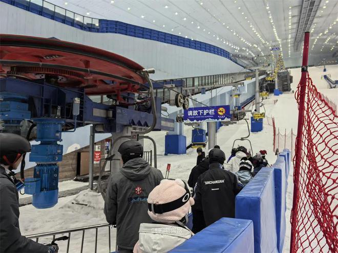 冰雪消融“热雪”更热！丨哈尔滨室内滑雪场引全国雪友春季“追雪”(图6)
