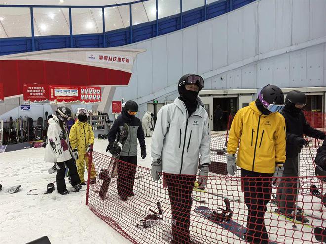 冰雪消融“热雪”更热！丨哈尔滨室内滑雪场引全国雪友春季“追雪”(图7)