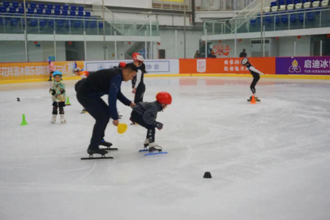 1400㎡超大场地任你滑！前国家队运动员任教！启迪冰雪中心轮滑、滑冰体能课限时免费体验中！(图5)