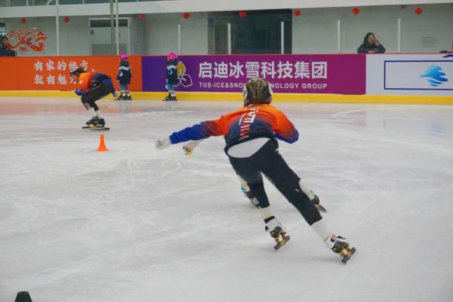 1400㎡超大场地任你滑！前国家队运动员任教！启迪冰雪中心轮滑、滑冰体能课限时免费体验中！(图7)