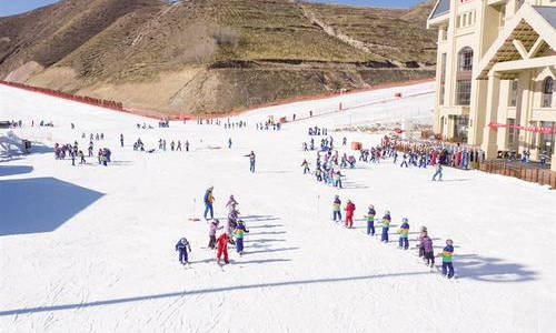 完美体育中小型滑雪场规划设计特点(图1)