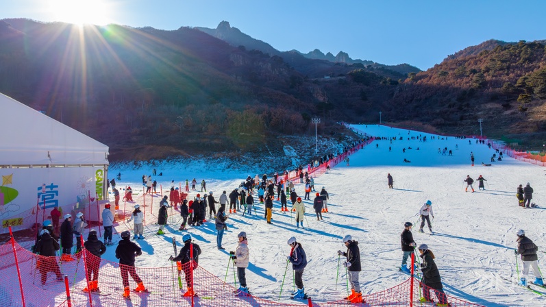高质量发展看中国｜解锁冰雪经济“流量密码”看河北“向新力”完美体育网站(图1)
