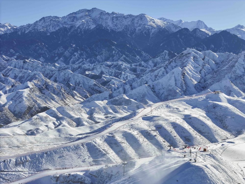 冰雪运动成就新疆文旅新名片(图9)
