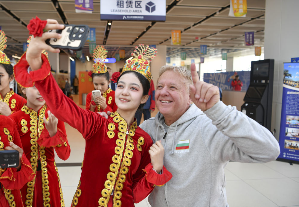 冰雪运动成就新疆文旅新名片(图18)
