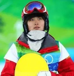 完美体育网站《冰雪知识微课堂》刘佳宇：单板滑雪的起源(图1)