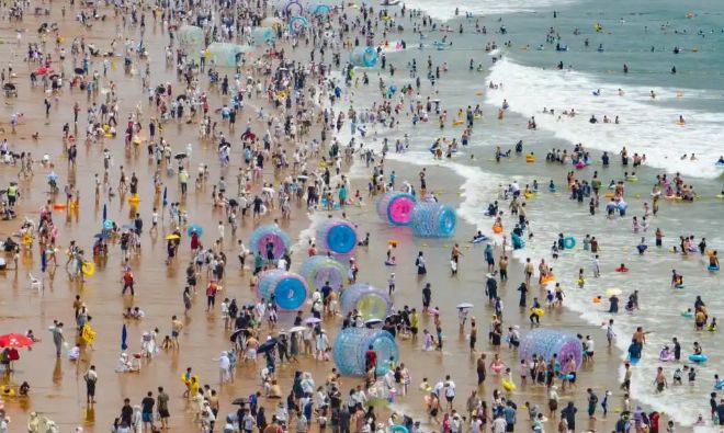 完美体育网站42℃！北方7月集体“蒸桑拿”太原重庆火炉榜晋级大“烤”之下如何清凉应对(图6)