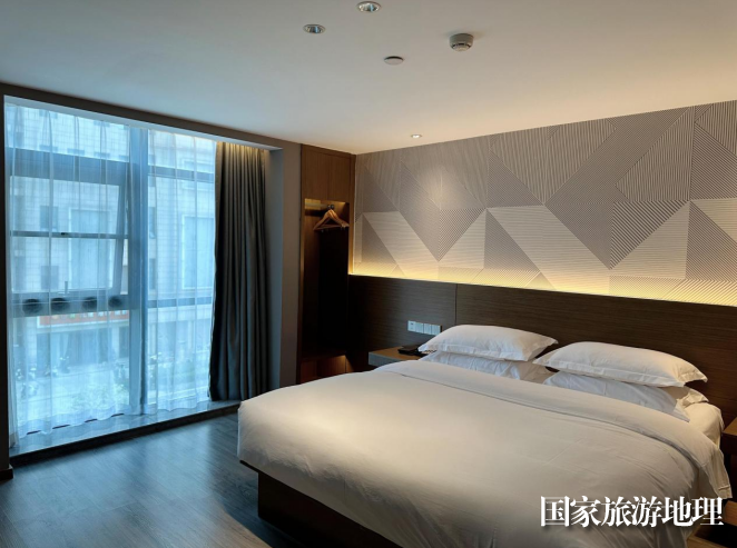 小改造提收益开业多年柏曼酒店改造后连续多月“量价双升”(图1)