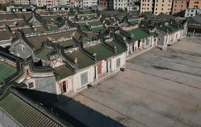 10亿违建豪宅一夜推平屋主人身份被扒官媒:一点都不冤!(图4)