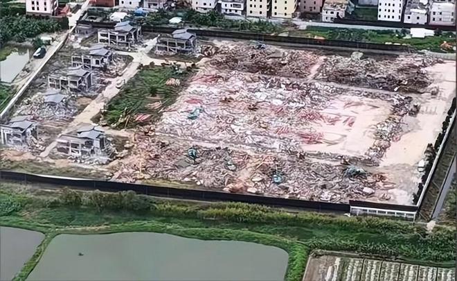 10亿违建豪宅一夜推平屋主人身份被扒官媒:一点都不冤!(图2)