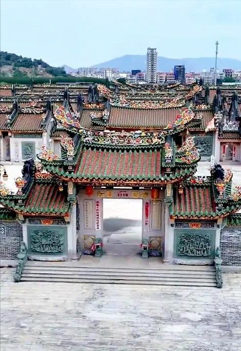 10亿违建豪宅一夜推平屋主人身份被扒官媒:一点都不冤!(图6)