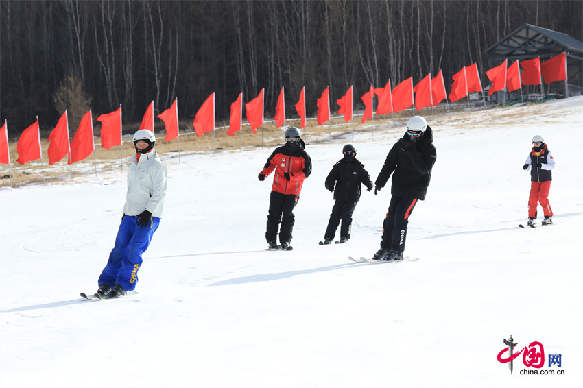 2024年阿尔山市太伟滑雪场正式开板(图4)
