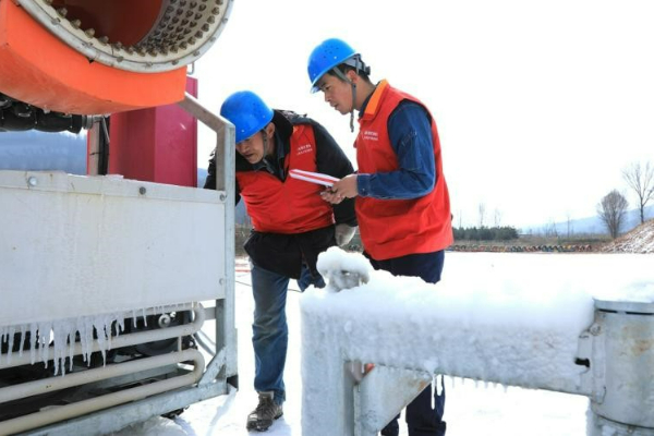 完美体育国网平凉供电公司：用心服务助力冰雪旅游升温(图2)