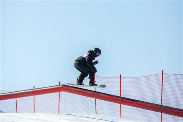 2金1银2铜！云南越野滑雪单板滑雪2024—2025赛季冠军赛收官(图3)