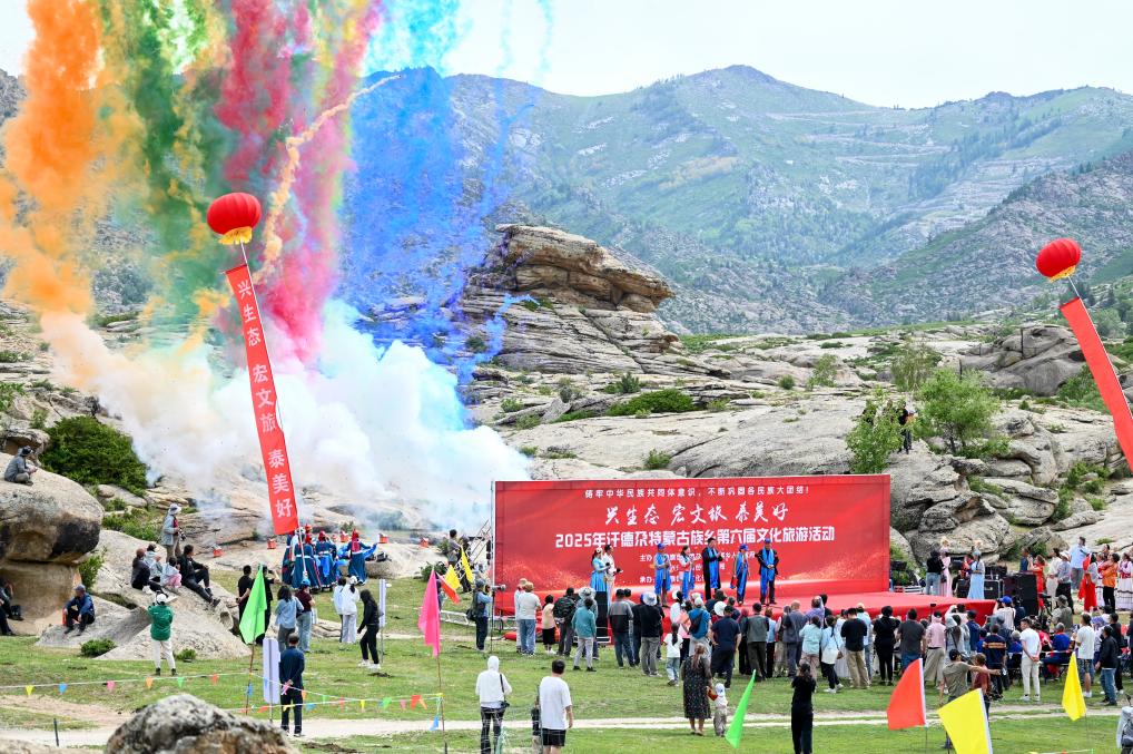 砥砺奋进七十载天山南北谱华章丨从“雪都”到“绿野”：新疆阿勒泰旅游“四季常热”完美体育网站(图2)