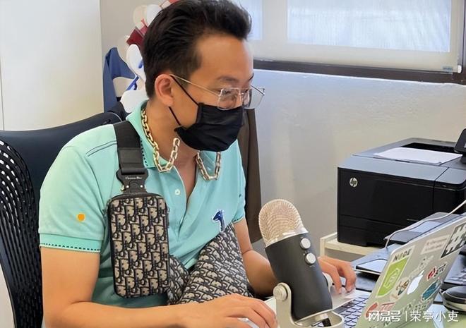 他信的3个孩子:两个女儿漂亮又有才华儿子是亿万富豪家庭美满(图5)