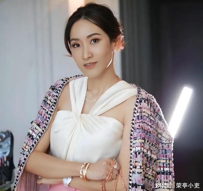 他信的3个孩子:两个女儿漂亮又有才华儿子是亿万富豪家庭美满(图7)