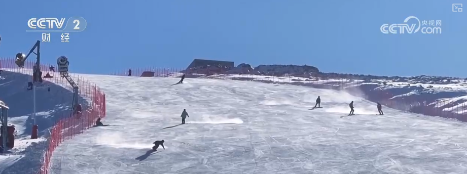 “开板”迎客!“升级服务+乐享优惠”圈粉滑雪爱好者“冷冰雪”助燃“热经济”(图4)