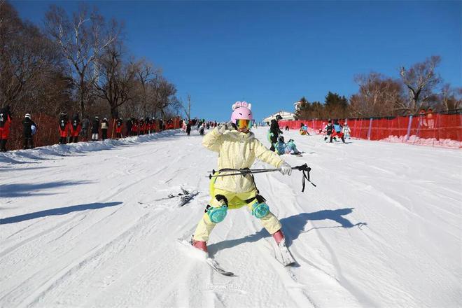 冰天雪地再燃新季高山之巅激情开板丨2025—2026年哈尔滨冰雪季盛大启幕(图6)