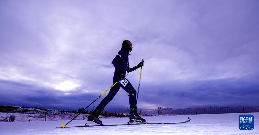 滑雪登山——2025年全国挑战赛在崇礼举行(图4)