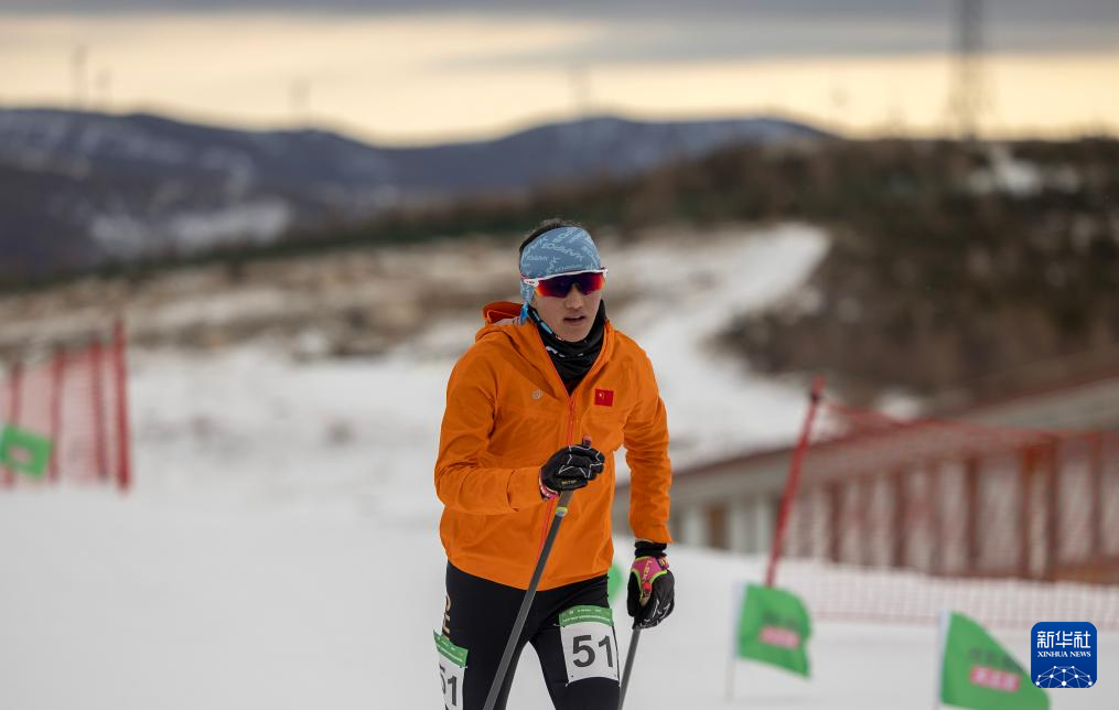 滑雪登山——2025年全国挑战赛在崇礼举行(图3)