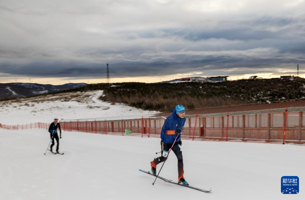 滑雪登山——2025年全国挑战赛在崇礼举行(图2)