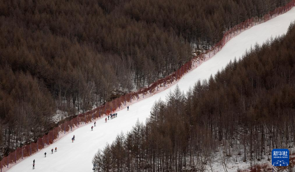 滑雪登山——2025年全国挑战赛在崇礼举行(图6)