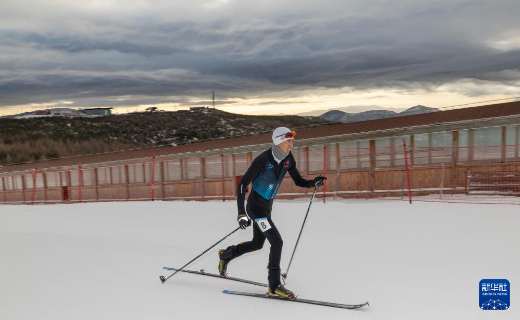 滑雪登山——2025年全国挑战赛在崇礼举行(图7)