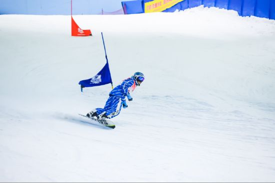 热雪竞速逐梦冰雪2024广东省中小学滑雪锦标赛开赛(图1)