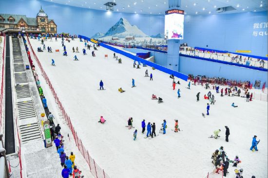 热雪竞速逐梦冰雪2024广东省中小学滑雪锦标赛开赛(图4)