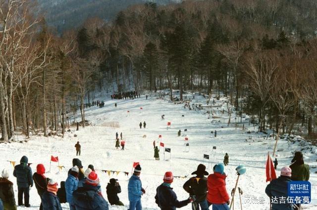 时光相册丨新雪季开启!影像见证中国滑雪“华丽转身”(图7)