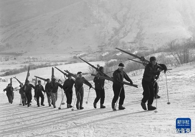 时光相册丨新雪季开启!影像见证中国滑雪“华丽转身”(图4)