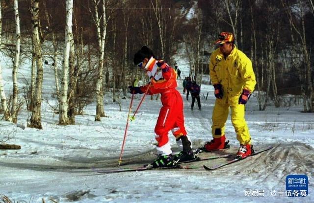 时光相册丨新雪季开启!影像见证中国滑雪“华丽转身”(图8)