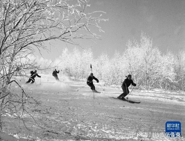 时光相册丨新雪季开启!影像见证中国滑雪“华丽转身”(图3)