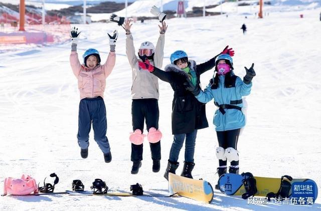 时光相册丨新雪季开启!影像见证中国滑雪“华丽转身”(图26)