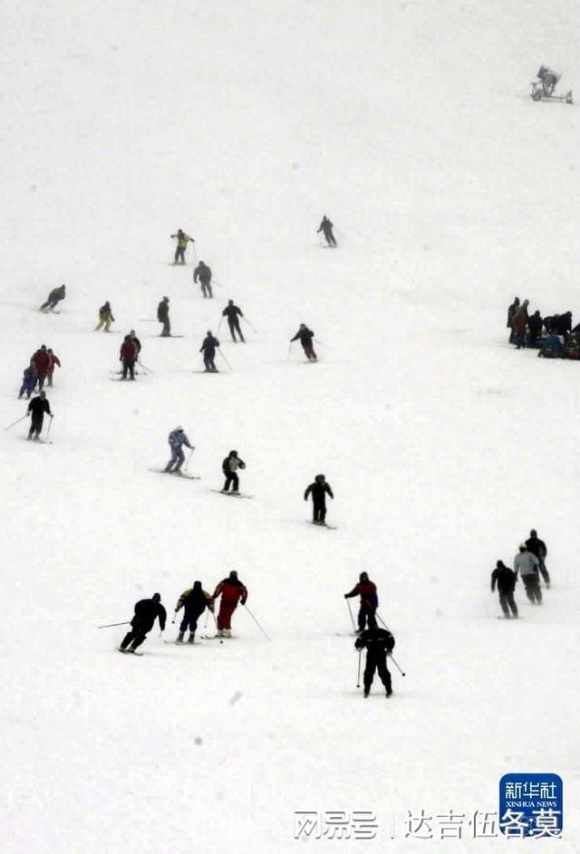 时光相册丨新雪季开启!影像见证中国滑雪“华丽转身”(图14)