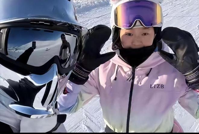 自建房硬说成豪宅？全红婵今带伤新疆滑雪遭非议樊振东说对了！(图2)