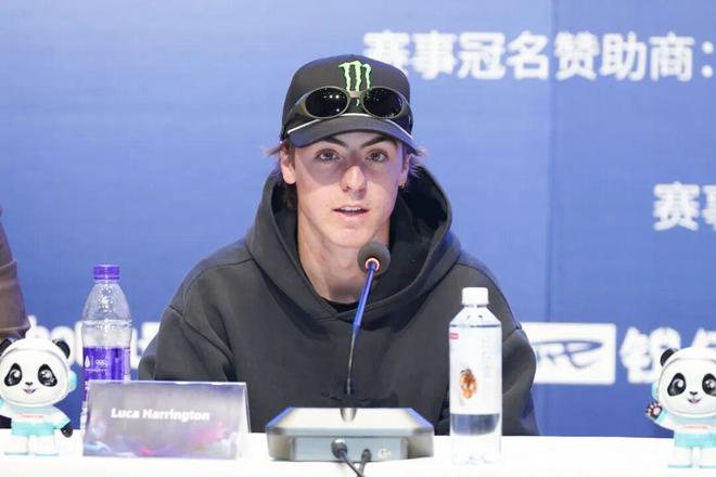 2025-2026赛季长虹·国际雪联单板及自由式滑雪大跳台世界杯（北京站）运动员见面会在京举行(图3)